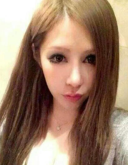 Cư dân mạng xôn xao trước hành trình lột xác từ “vịt con” thành “thiên nga” - 5 Liu Xin giờ hài lòng với giới tính nữ và vẻ ngoài rạng ngời.