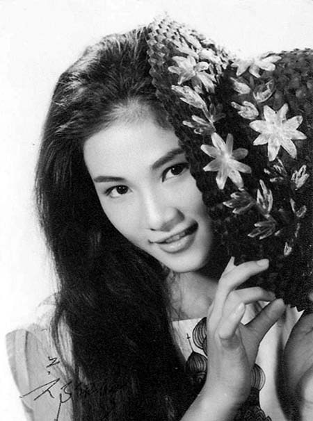 Cư dân mạng thích thú với ảnh thời trẻ của mỹ nhân Hồng Kông