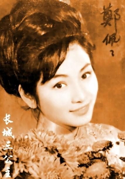 Cư dân mạng thích thú với ảnh thời trẻ của mỹ nhân Hồng Kông