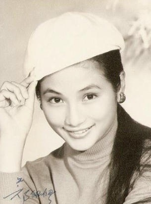 Cư dân mạng thích thú với ảnh thời trẻ của mỹ nhân Hồng Kông