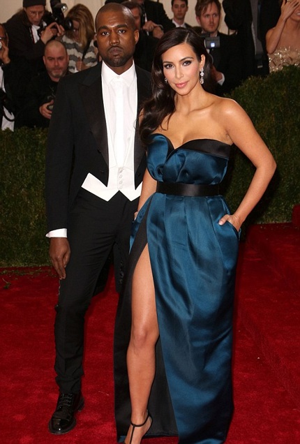 Cặp đôi nổi tiếng của Hollywood trông thật cuốn hút trên thảm đỏ.