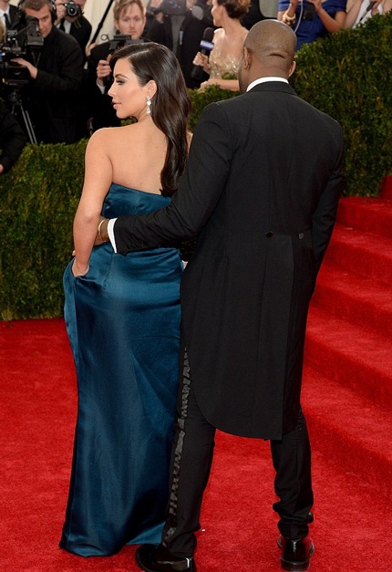 Cặp đôi nổi tiếng của Hollywood trông thật cuốn hút trên thảm đỏ.