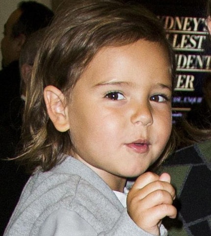 Gương mặt hoàn hảo và xinh trai của cậu nhóc 3 tuổi