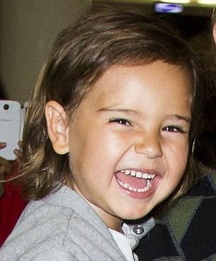 Flynn còn sở hữu một nụ cười rất tươi tắn và dịu dàng