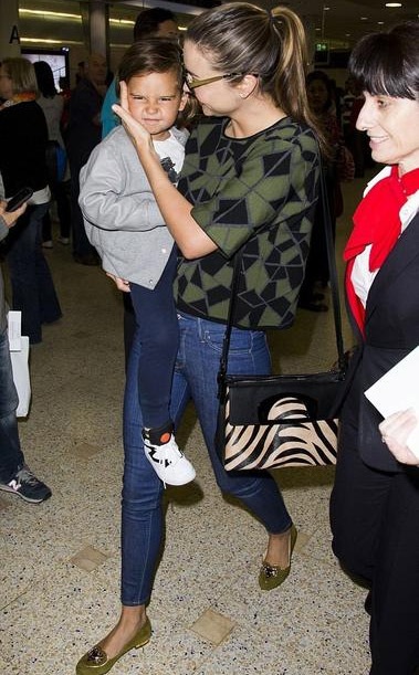 Flynn còn sở hữu một nụ cười rất tươi tắn và dịu dàng