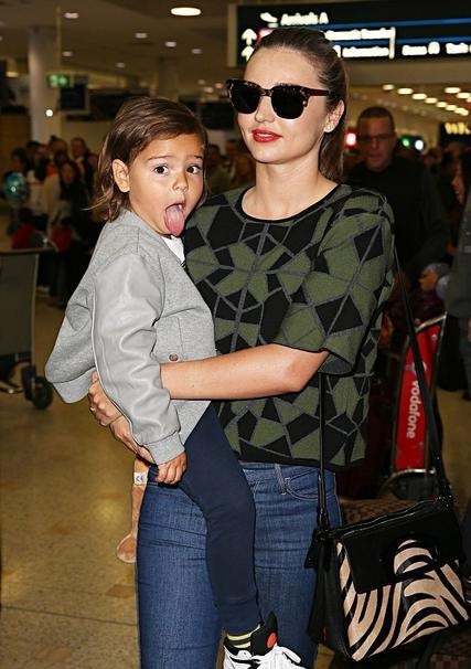 Flynn còn sở hữu một nụ cười rất tươi tắn và dịu dàng