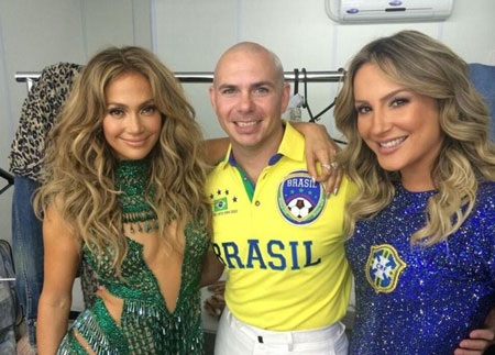 Jennifer Lopez cuồng nhiệt trong lễ khai mạc World Cup - 29 Ba nghệ sĩ trong hậu trường trước khi lên sân khấu biểu diễn.