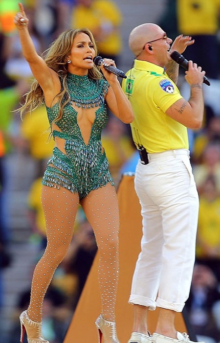 Jennifer Lopez cuồng nhiệt trong lễ khai mạc World Cup - 22 Jennifer và người đồng nghiệp ăn ý Pitbull