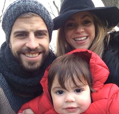Bồ Gerard Pique không màng đám cưới - 1 Shakira hạnh phúc bên con trai và