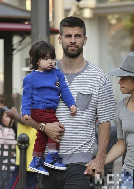 Gerard Piqué và bạn gái - nữ ca sĩ Shakira đã có với nhau một cậu con trai dù chưa làm đám cưới
