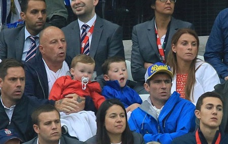 Gương mặt lo lắng của Coleen khi đội tuyển Anh thất trận. Anh đã bị Uruguay đánh bại với tỉ số 1-2.