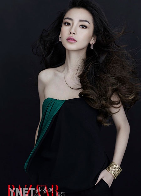 Angelababy sở hữu một gương mặt đẹp V-line chuẩn cùng đôi mắt to và khuôn miệng trái tim đầy đặn.