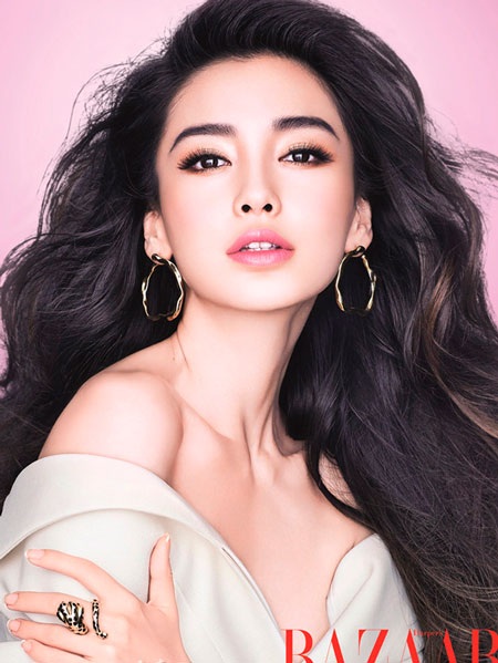 Cận cảnh gương mặt như búp bê của Angelababy