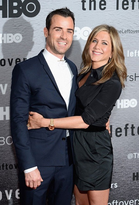 Jennifer Aniston sánh đôi với chồng tương lai -