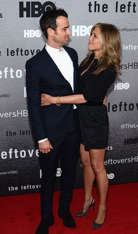 Jennifer Aniston sánh đôi với chồng tương lai -