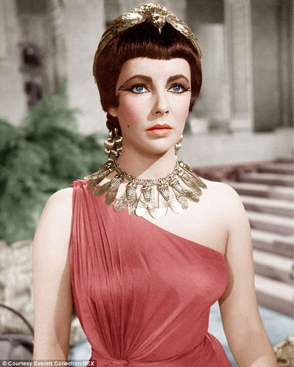 Angelina Jolie đã từ chối lời mời đảm nhiệm vai nữ hoàng Cleopatra