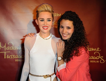 Bức tượng sáp mới nhất về Miley Cyrus cũng khiến các fan thích thú trong ngày đầu ra mắt.