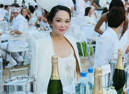 Phạm Văn Phương khoe bụng bầu bên “ông xã” - 7 Phạm Văn Phương xuất hiện tại một sự kiện ở Sentosa, ngày 5/7