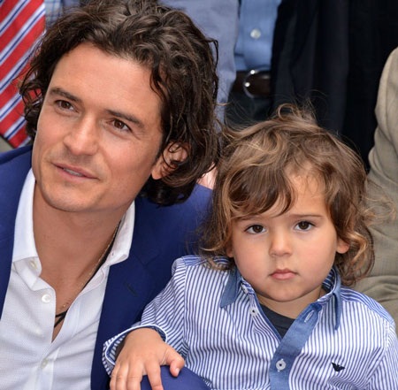 Bé Flynn được nhiều người nhận xét là bản sao nhí của bố - ngôi sao nổi tiếng Orlando Bloom.