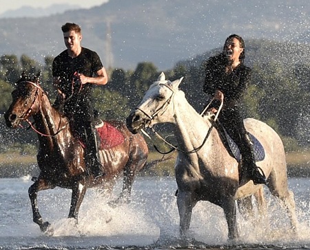 Zac Efron đẹp trai hôn say đắm người tình lưỡng tính - 13 Cả hai đều đam mê những môn thể thao giàu thể lực và mạo hiểm.