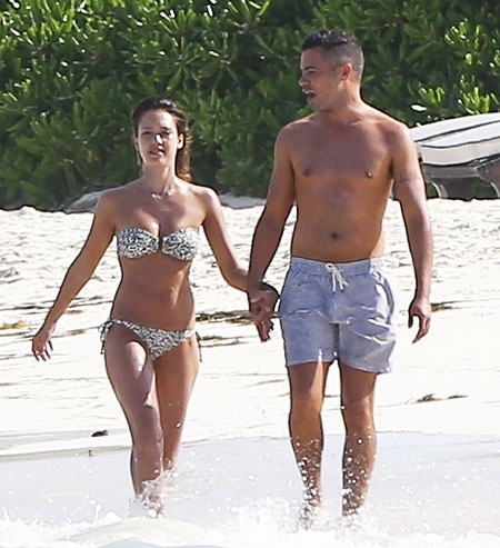 Vợ chồng Jessica Alba trốn con đi hâm nóng