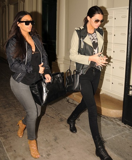 Hai chị em Kim đang có những ngày tháng vô cùng bận rộn và thú vị tại Paris.