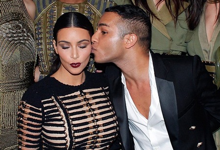 Hai chị em Kim còn tham dự bữa tiệc do tạp chí Vogue tổ chức tối 9/7