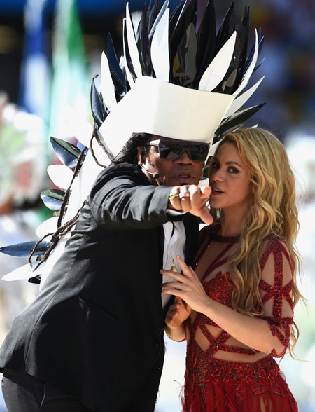 Cô mời Beto, người sáng lập ra điệu Zumba, tới Brazil biểu diễn cùng