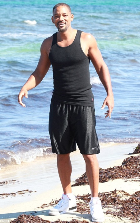 Ngôi sao của Men in Black khoe thân hình săn chắc và khỏe khoắn với trang phục thể thao trẻ trung.