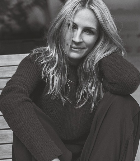 Cận kề tuổi 50, Julia vẫn đẹp vẹn nguyên như ngày nào.