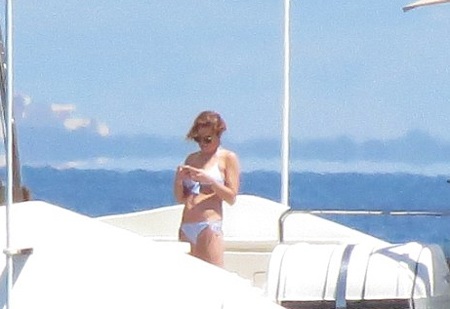 Lindsay không quên chia sẻ những bức ảnh tuyệt đẹp của cô trên du thuyền sang trọng.