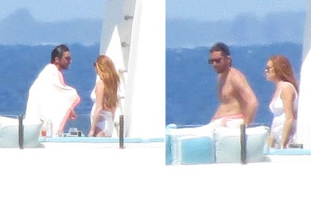 Hai người liên tục trò chuyện và cười đùa rất thoải mái.