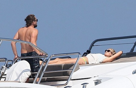 Toni Garnn đã theo bạn trai đi khắp châu Âu suốt mùa hè này.