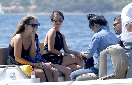 Cara và Selena cùng nhau khám phá Ý trên du thuyền