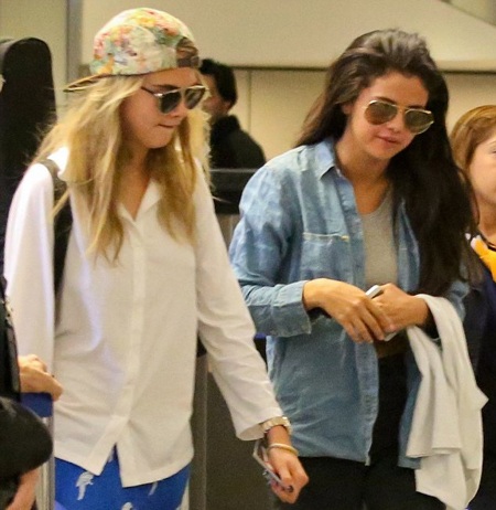 Cả hai ngôi sao nổi tiếng để mặt mộc rất giản dị