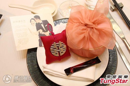 Khoảng 55 bàn tiệc đã được chuẩn bị kỹ lưỡng để đón khách trước giờ tổ chức tiệc