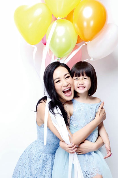 Cô con gái út của Chung Lệ Đề cũng có niềm đam mê lớn với nghệ thuật như mẹ ruột.