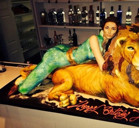 Bánh sinh nhật gợi cảm của mỹ nhân Jennifer Lopez - 2 Bánh sinh nhật gợi cảm của mỹ nhân Jennifer Lopez