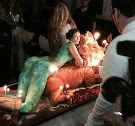 Bánh sinh nhật gợi cảm của mỹ nhân Jennifer Lopez - 3 Chiếc bánh sinh nhận mang đậm phong cách nổi loạn, cá tính và gợi cảm của Jennifer Lopez.