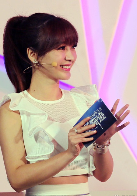 Tháng trước, người đẹp vừa sang Thái Lan tham gia ghi hình một video clip âm nhạc