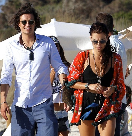 Phút cao hứng của ngôi sao nổi tiếng người Anh bên những người bạn.