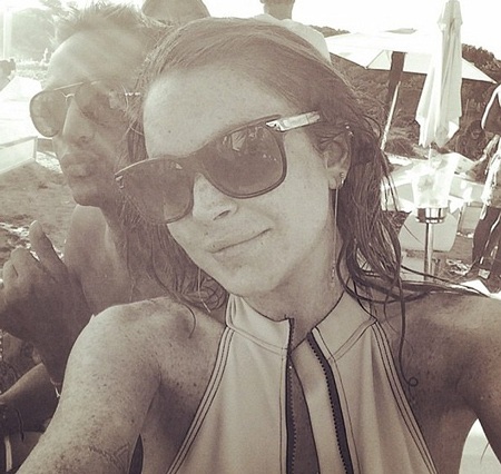 Ngôi sao nổi tiếng tranh thủ chụp ảnh và khoe trên trang cá nhân của mình