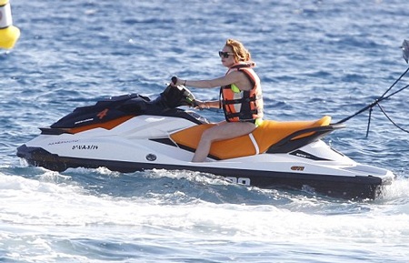 Ngôi sao nổi tiếng tranh thủ chụp ảnh và khoe trên trang cá nhân của mình