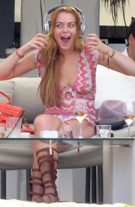 Trước đó một tuần, ngôi sao trẻ còn tham quan bằng du thuyền hạng sang tại Ý.