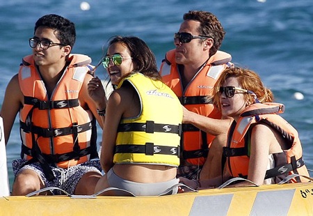 Lindsay hạnh phúc và vui vẻ bên bạn bè