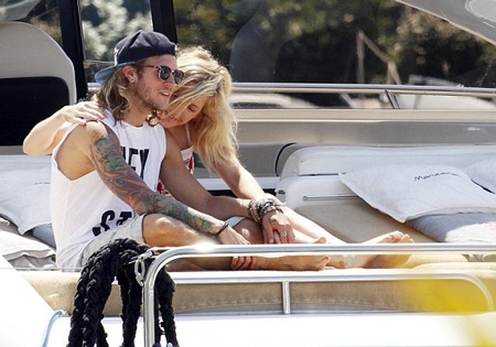 Nữ ca sĩ cá tính và nổi tiếng trông rất hạnh phúc và vui vẻ