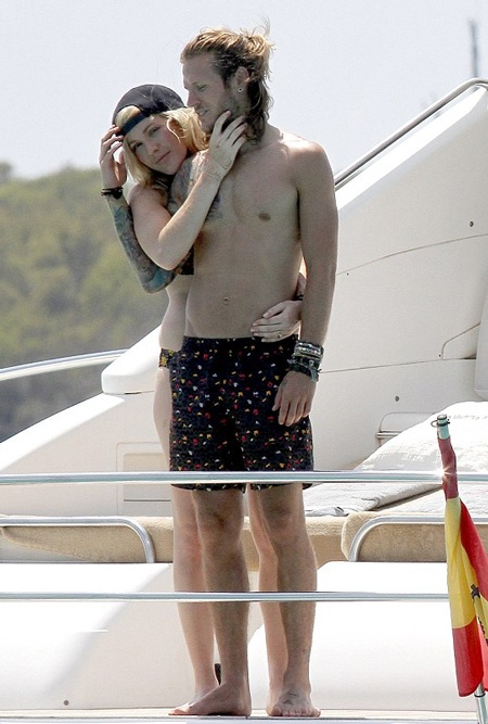 Nữ ca sĩ của bản hit