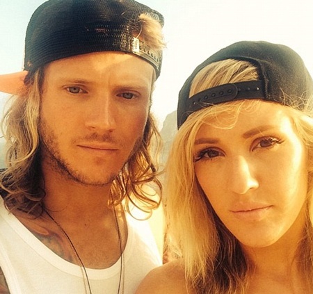 Cô còn làm người mẫu cho bạn trai chụp hình