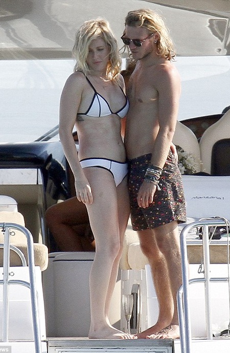 Nữ ca sĩ cá tính và nổi tiếng trông rất hạnh phúc và vui vẻ