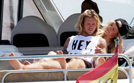 Nữ ca sĩ cá tính và nổi tiếng trông rất hạnh phúc và vui vẻ